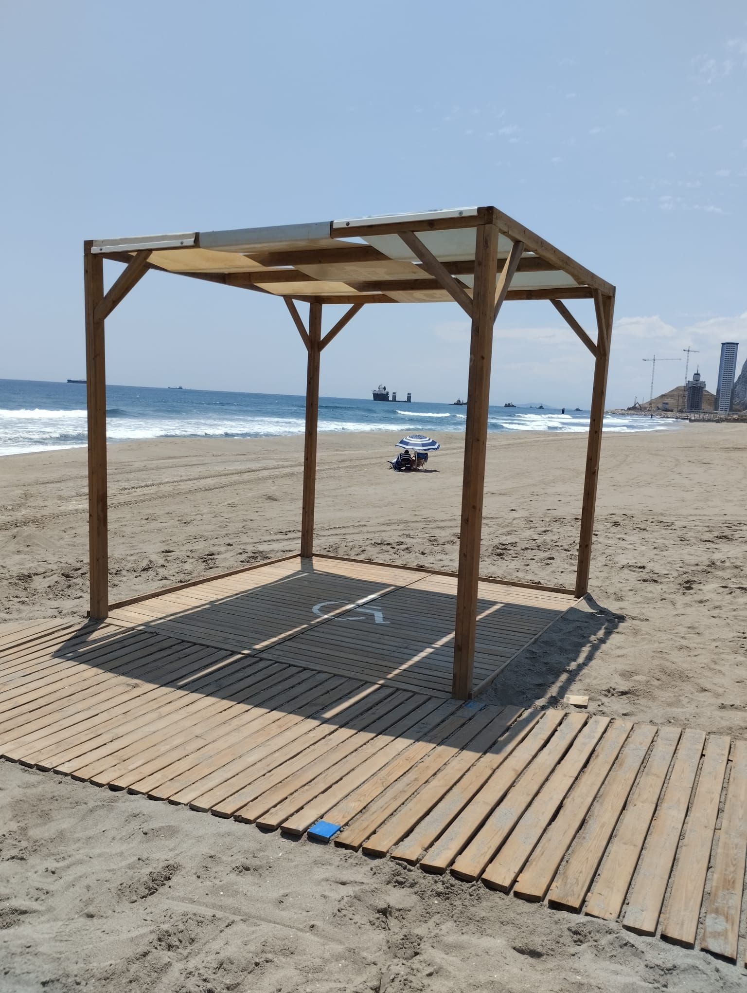 #LALÍNEA Playas instala pasarelas y zonas de sombra para personas con movilidad reducida en todo el litoral urbano