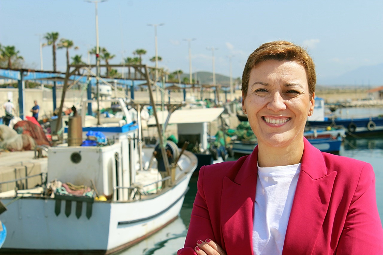 #LALÍNEA Gemma Araujo conoce de primera mano las demandas del sector pesquero ante el abandono al que el Ayuntamiento les tiene condenado