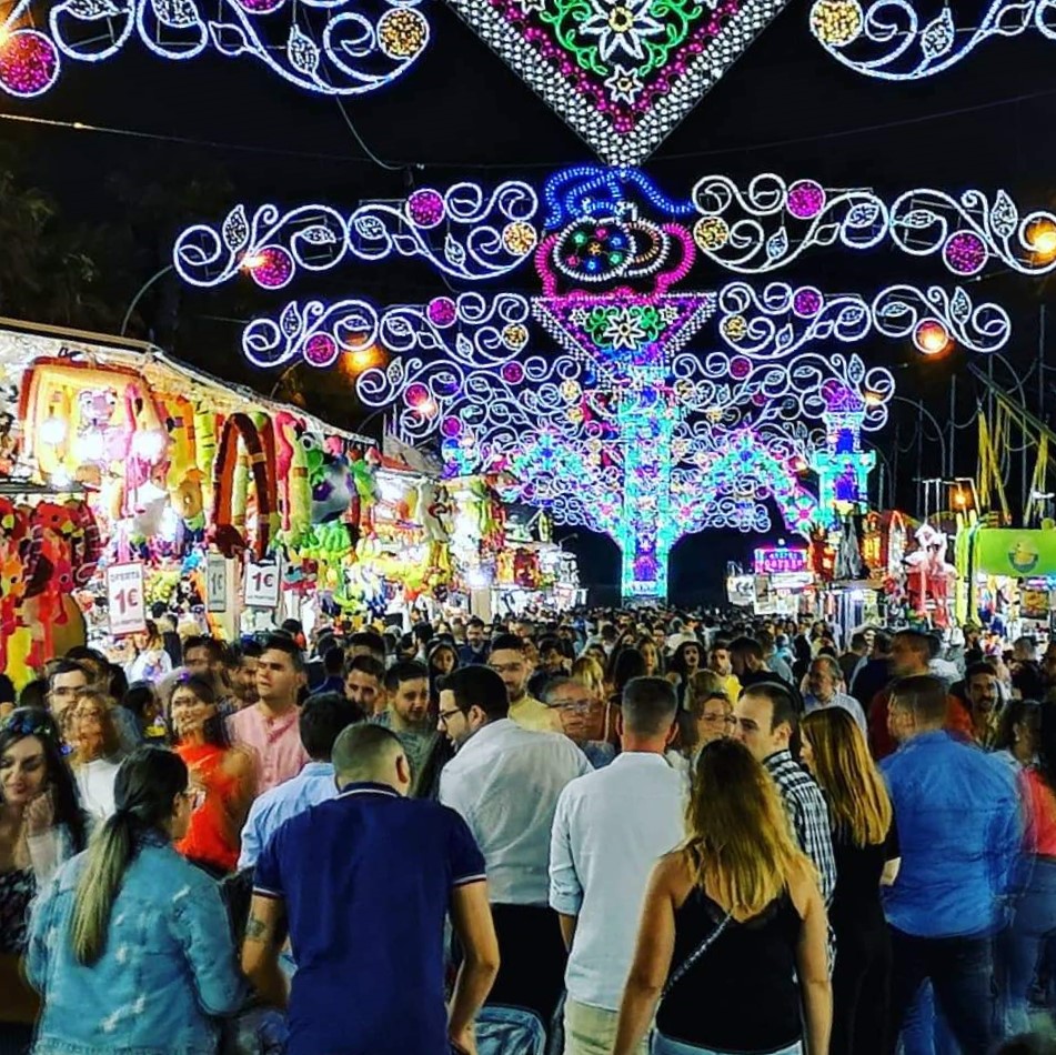 LALÍNEA Actuaciones gratuitas en la caseta municipal durante la Velada y Fiestas