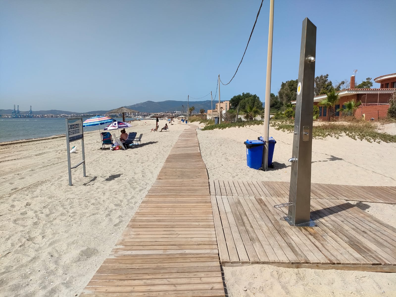 #LOSBARRIOS El Ayuntamiento limitará con un horario el uso de las duchas de la playa de Palmones por la sequía