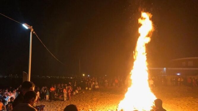 #LOSBARRIOS Suspendidas las hogueras de San Juan de Los Cortijillos y Palmones debido al fuerte temporal de levante