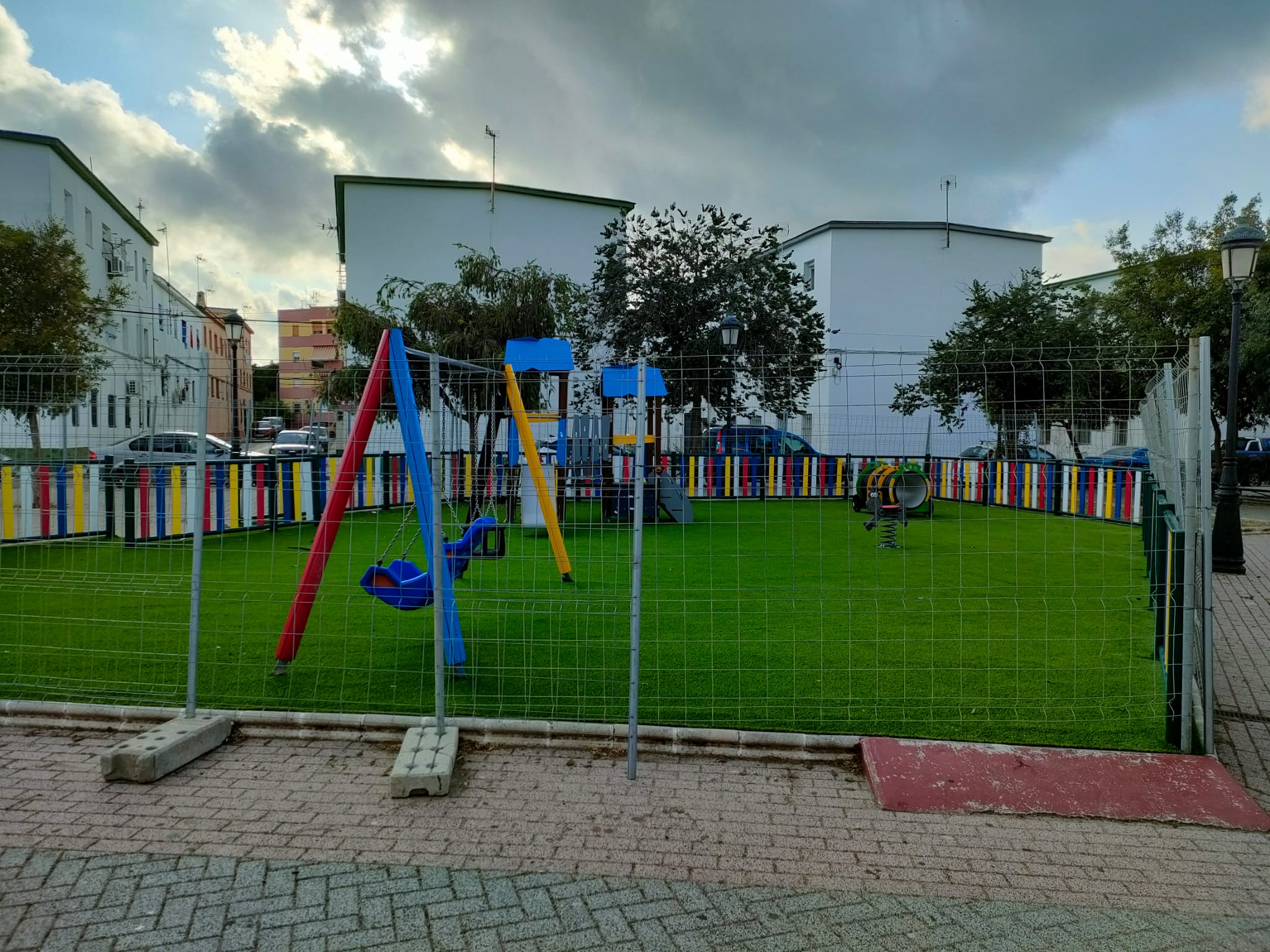 #LOSBARRIOS Los trabajos de remodelación de los primeros cinco parques infantiles, en su recta final