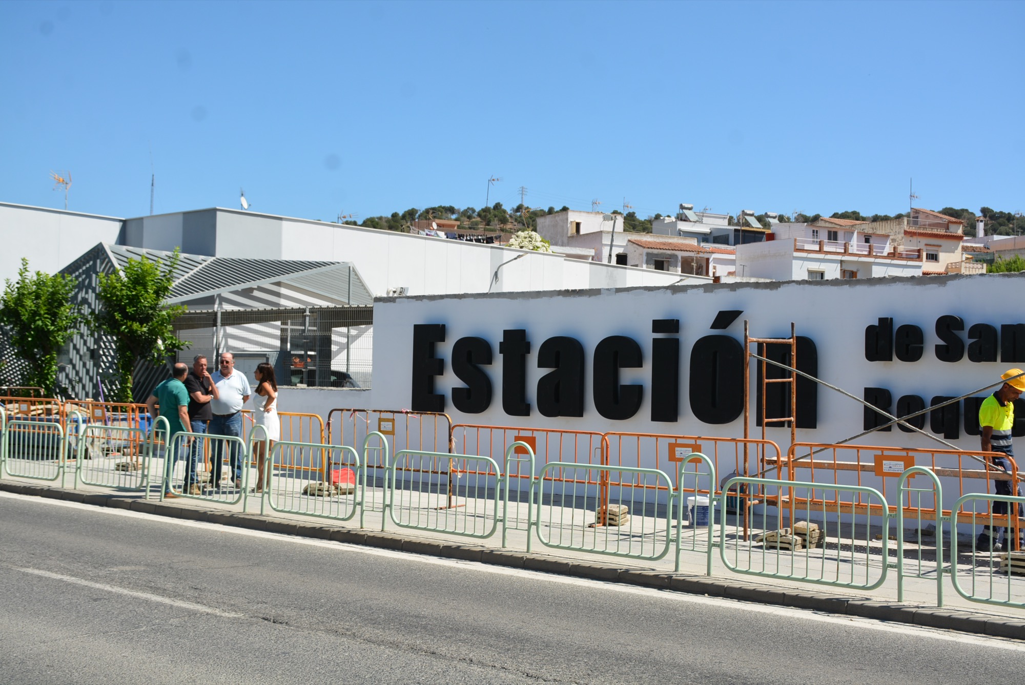#SANROQUE Instalan letras con el nombre de la Estación de San Roque a su entrada