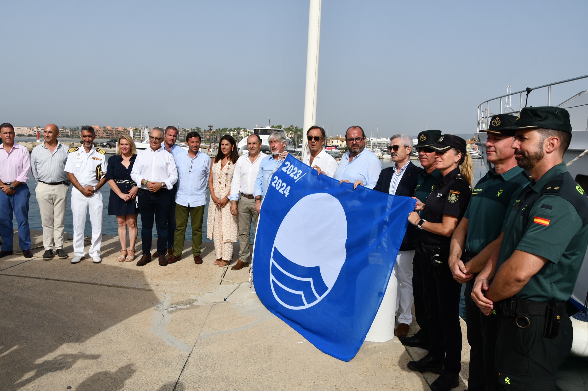 #SANROQUE La Bandera Azul ondea de nuevo en Puerto Sotogrande