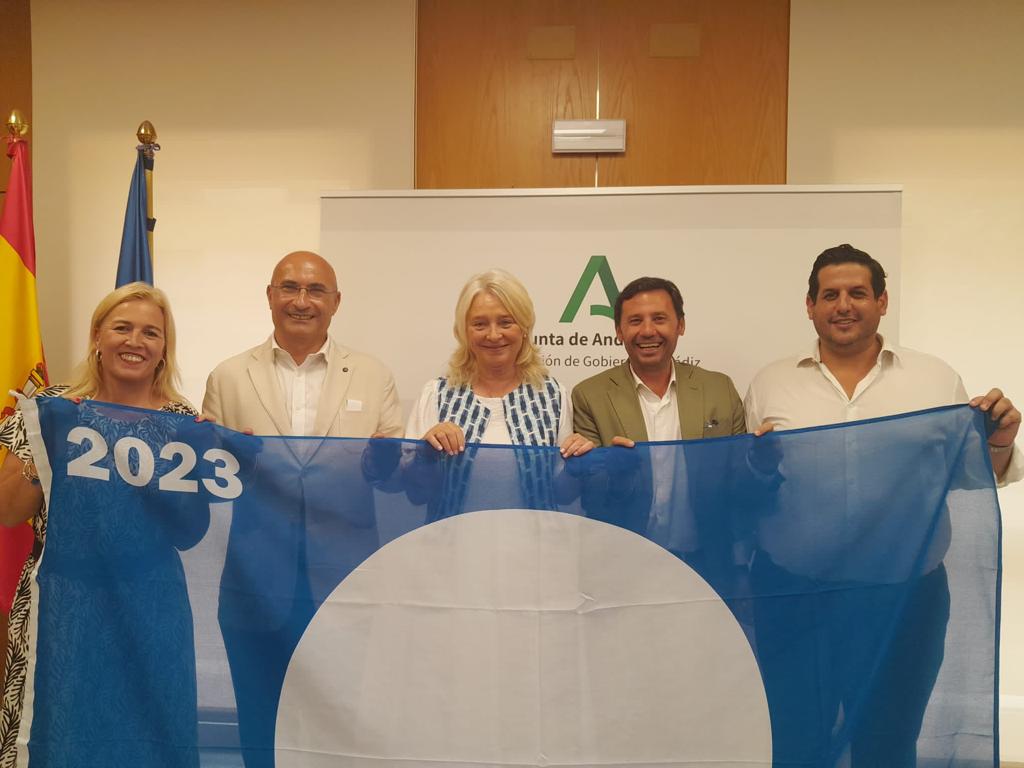 #ALGECIRAS El Ayuntamiento recoge la Bandera Azul para la playa de Getares