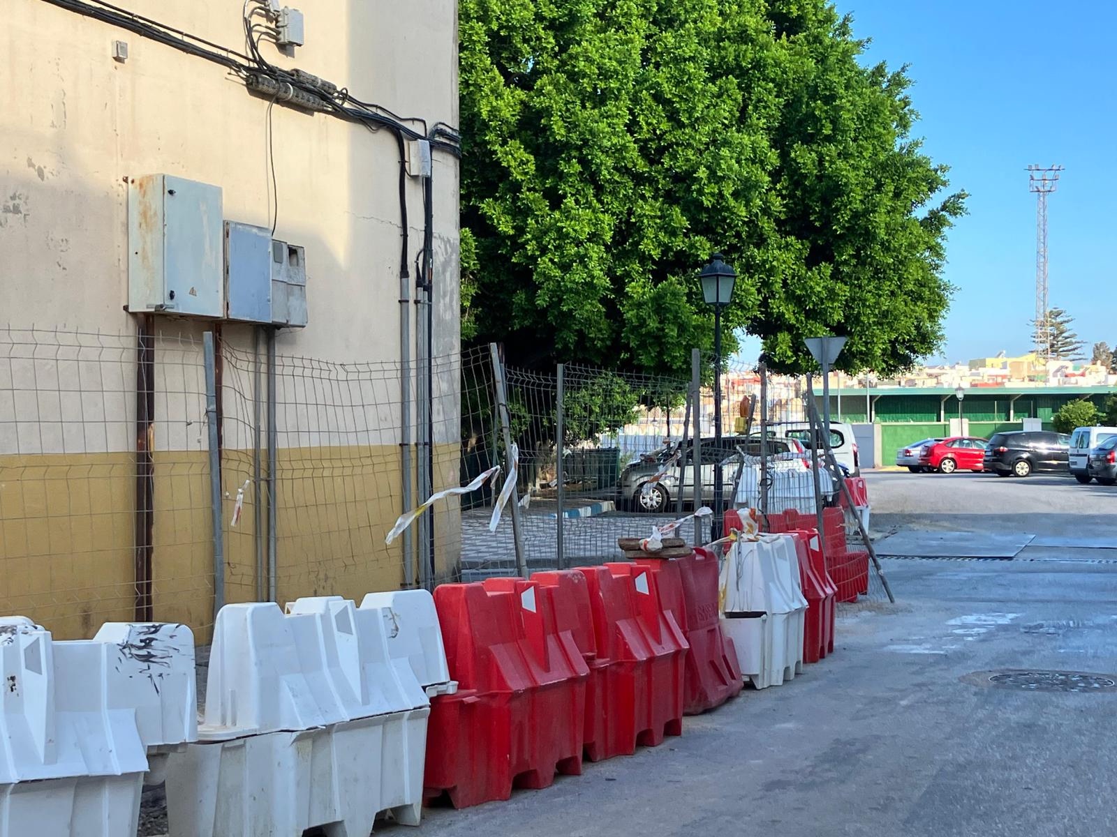#LOSBARRIOS Avanzan las obras de mejora de las redes de abastecimiento de agua que se están desarrollando en el municipio