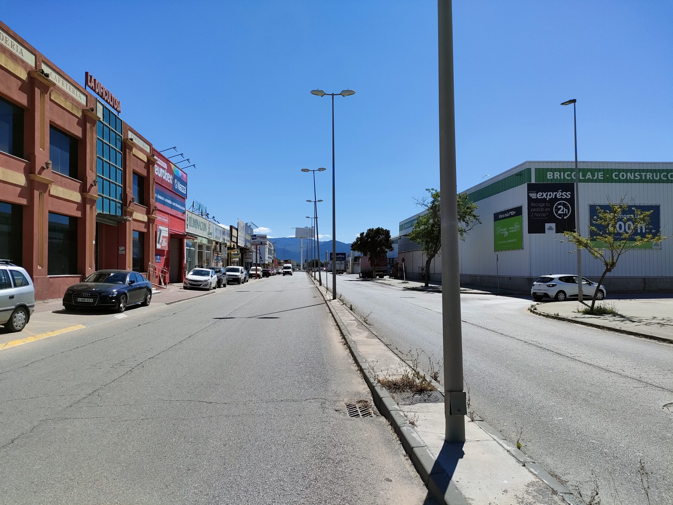 #LOSBARRIOS El plan de asfaltado llega a las calles del polígono de Palmones