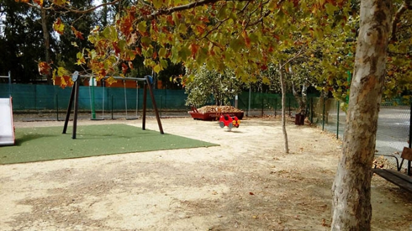 #LOSBARRIOS Lobato informa del inicio de las obras de reforma de los parques infantiles de Guadacorte, La Viñuela y Nueva Carteya