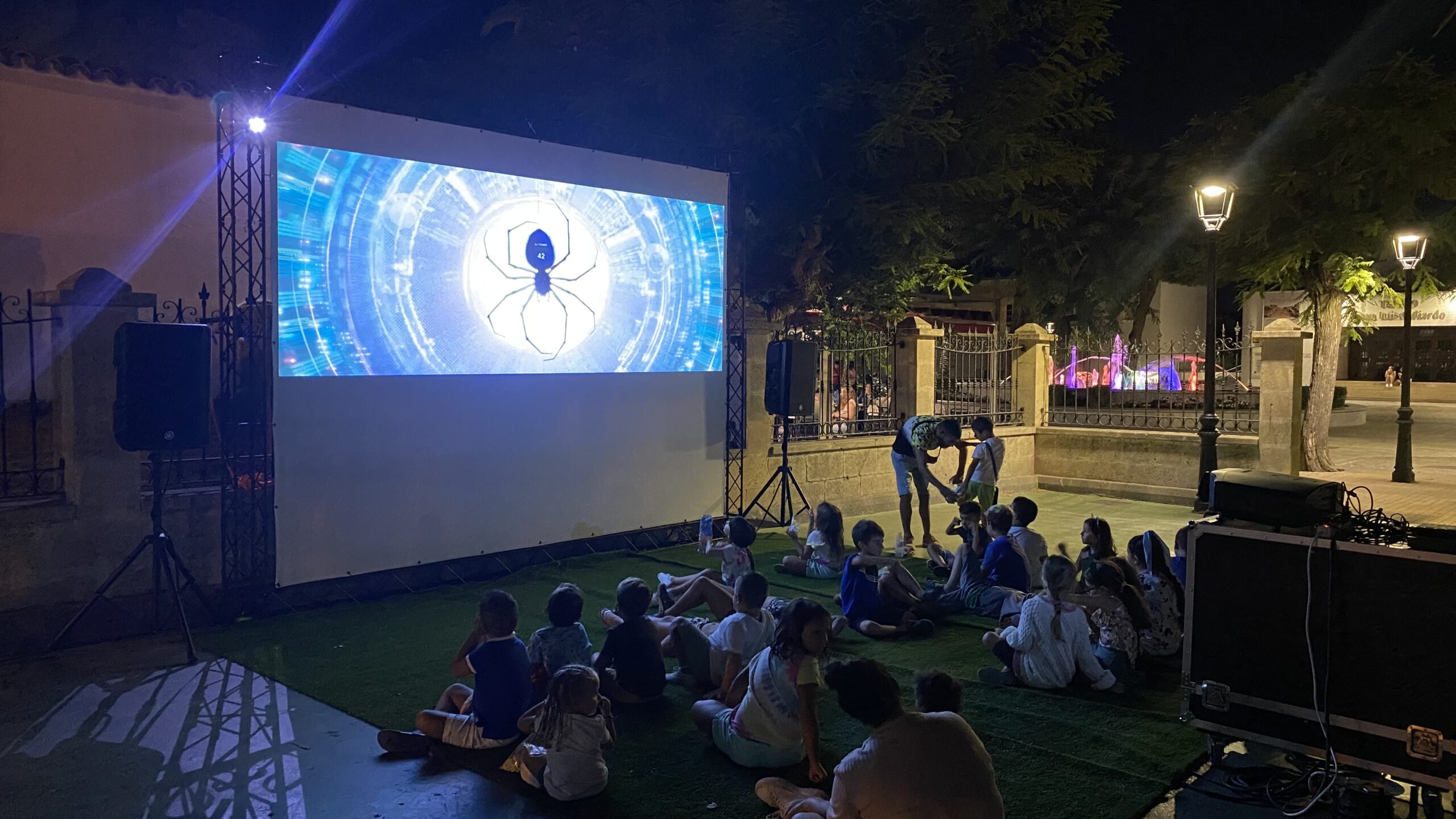 #SANROQUE Exito en el Cine de Verano en casco, Puente y Campamento