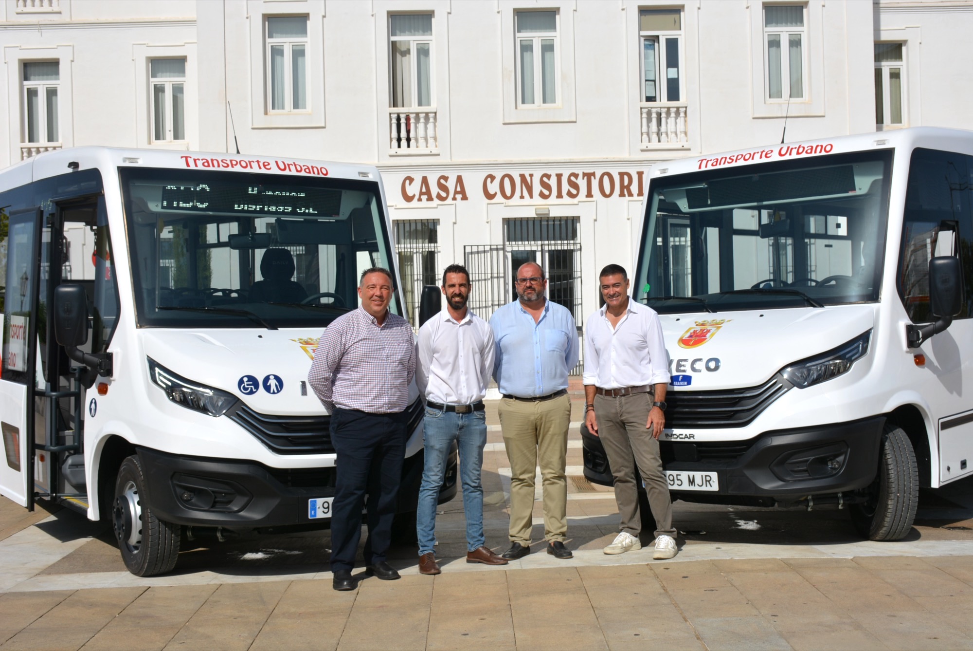 #SANROQUE Presentados los dos nuevos autobuses urbanos, adaptados y con capacidad para 35 viajeros