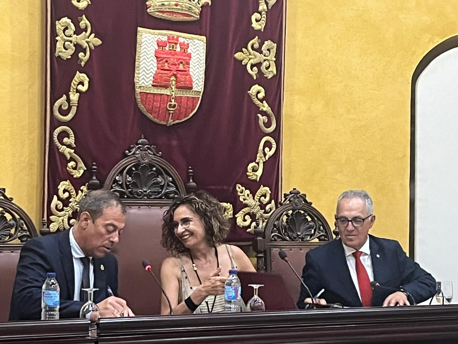 Macías y Montero firman un nuevo convenio correspondiente a la subvención del Ministerio de Hacienda para el ejercicio 2023