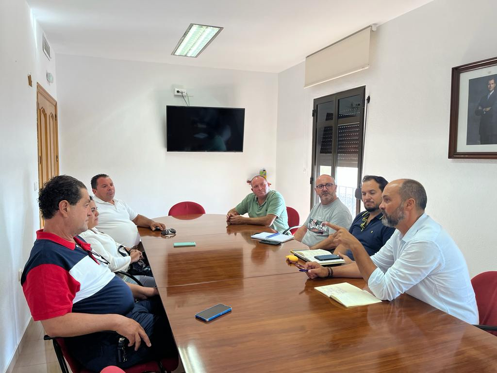 #LOSBARRIOS El Ayuntamiento acuerda con feriantes y caseteros que las fiestas patronales de 2024 se celebren del 13 al 18 de mayo