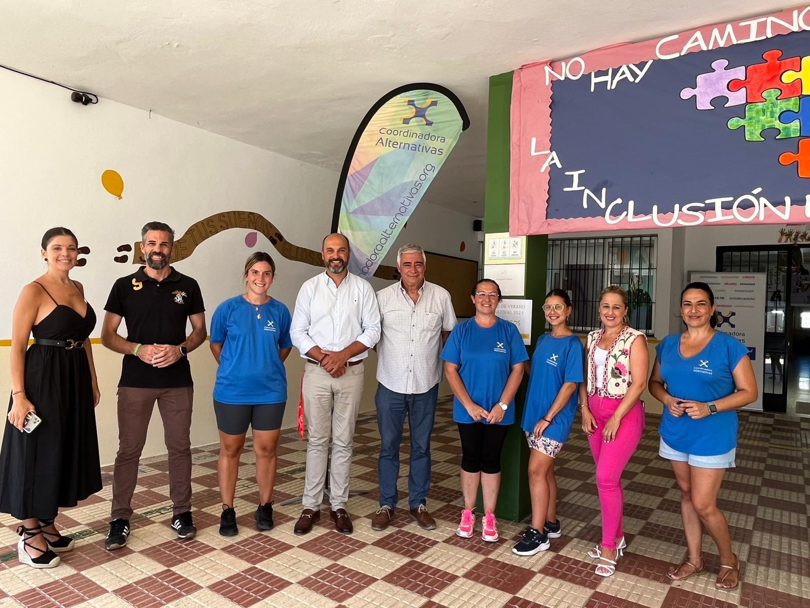 #LOSBARRIOS Alconchel visita el campamento infantil de verano de la Coordinadora ‘Alternativa en el CEIP ‘Maestro Juan González’ de Los Barrios
