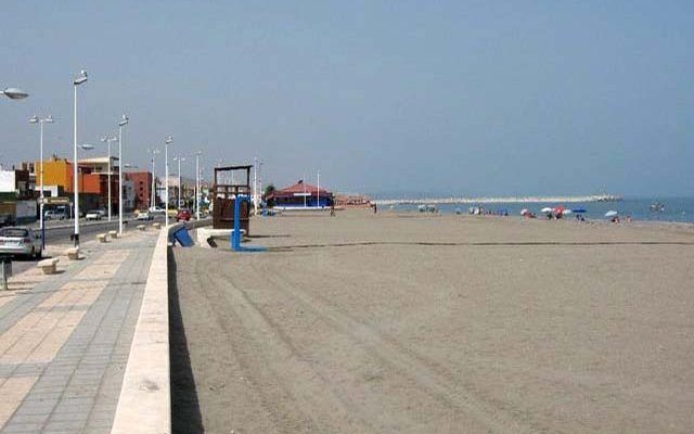 Playas mantiene un retén permanente en las zonas de litoral para verificar la ausencia de vertidos