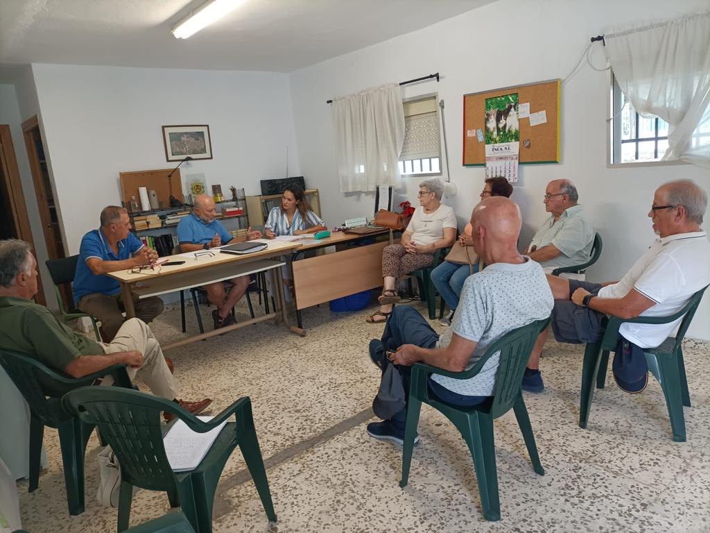 #LOSBARRIOS Lobato toma nota de las preocupaciones y necesidades de la AA.VV. ‘Santa Rosa’