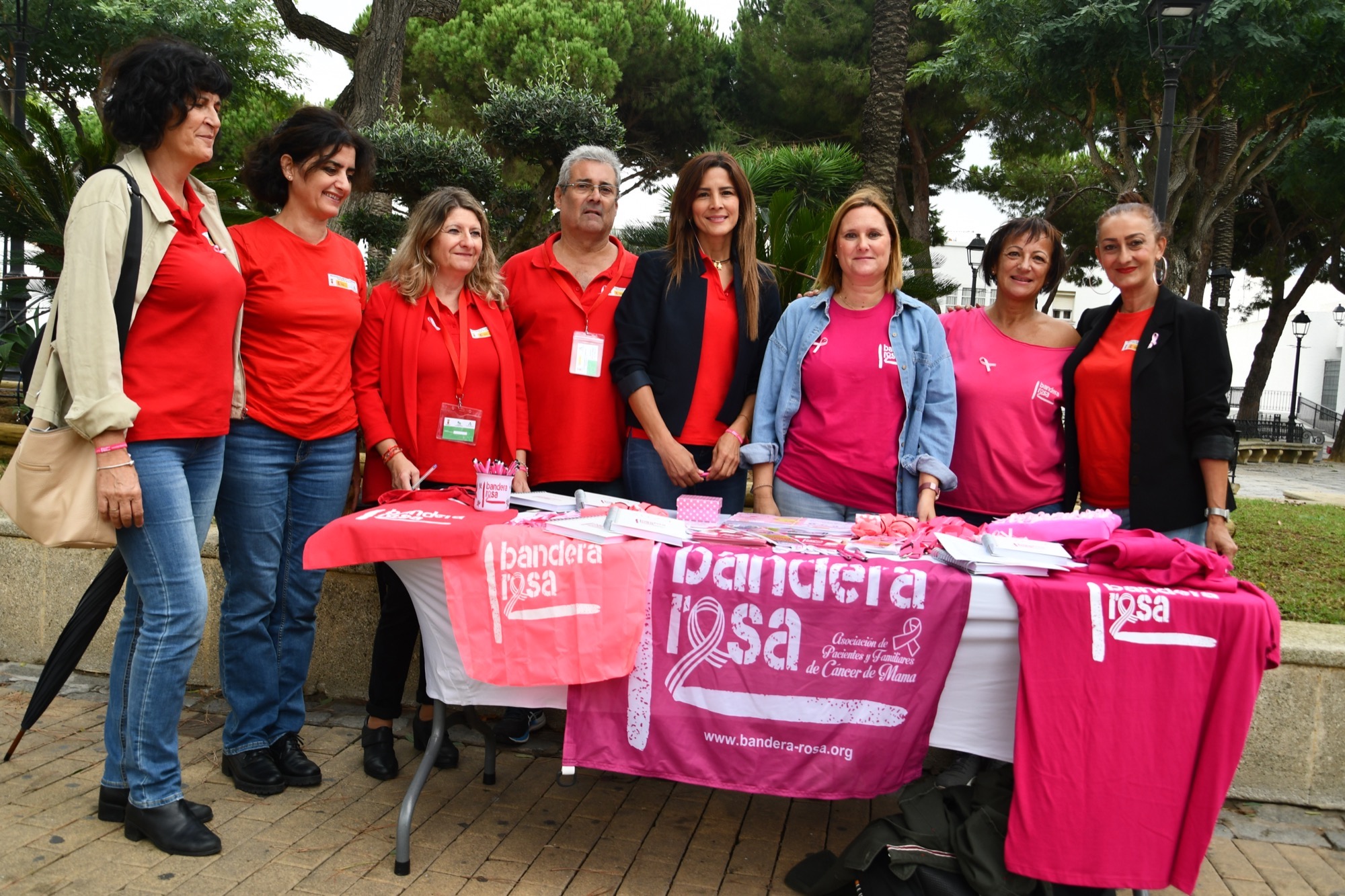 #SANROQUE Mesa informativa de Bandera Rosa en la Alameda por el Día Mundial del Cáncer de Mama