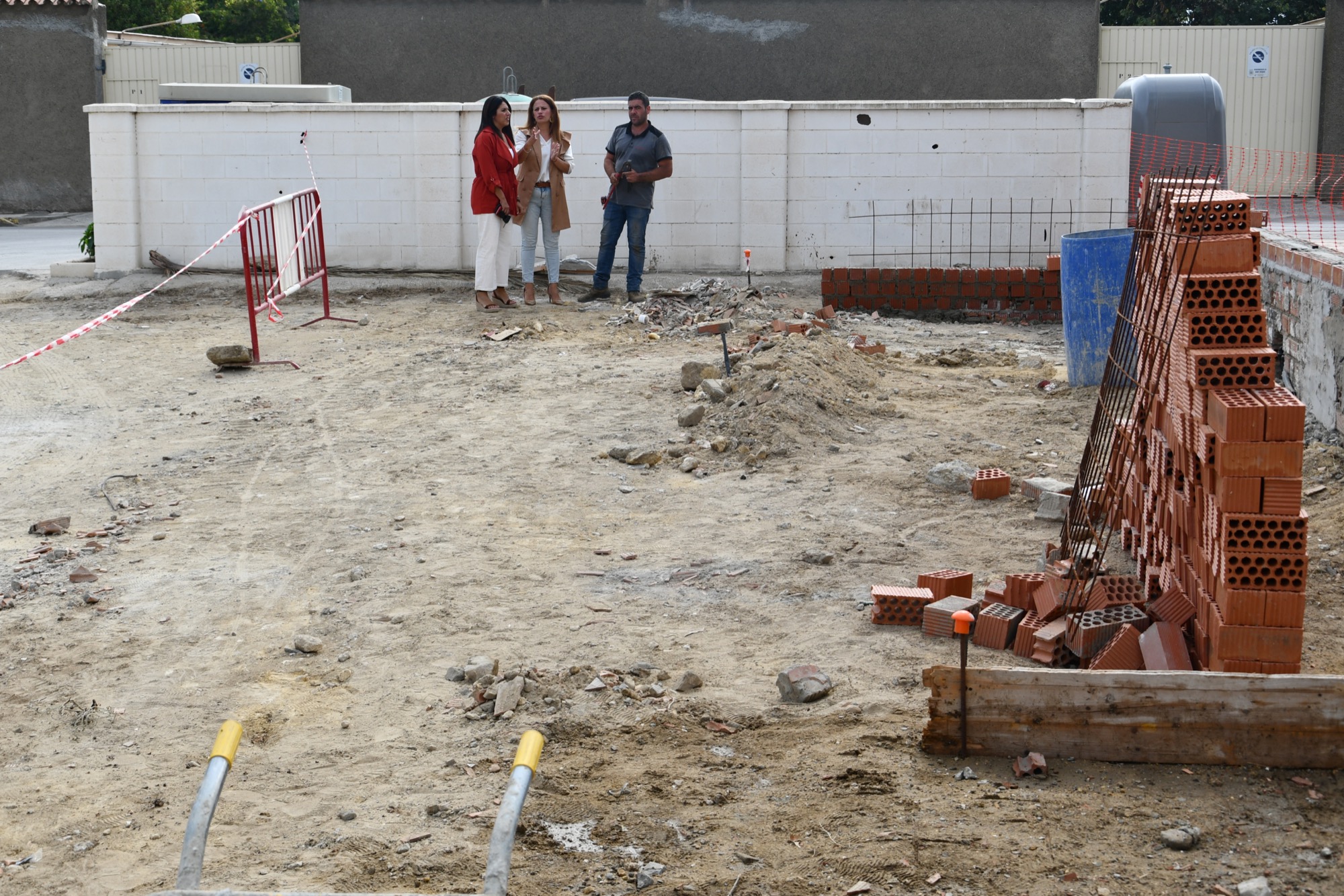 #SANROQUE Adecentamiento del muro perimetral de la barriada Nazaret y mejoras en la Plaza María Pineda