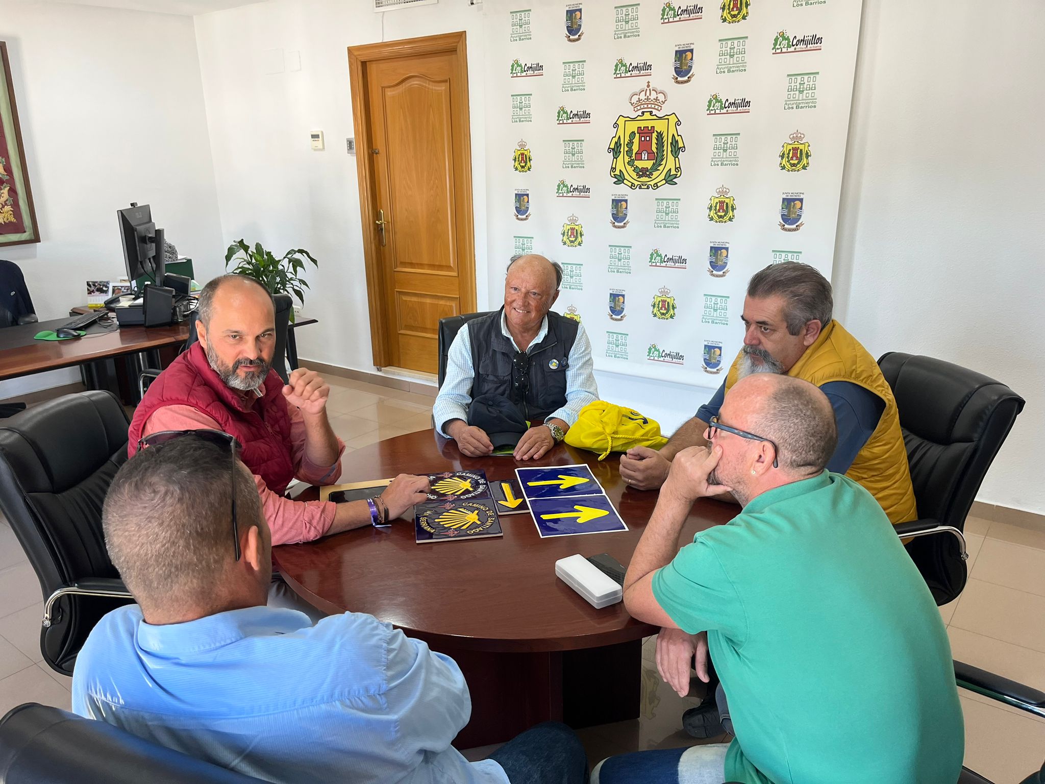 #LOSBARRIOS Alconchel mantiene una reunión con la Asociación Gaditana Jacobea para tratar la señalización del trayecto del Camino de Santiago en Los Barrios