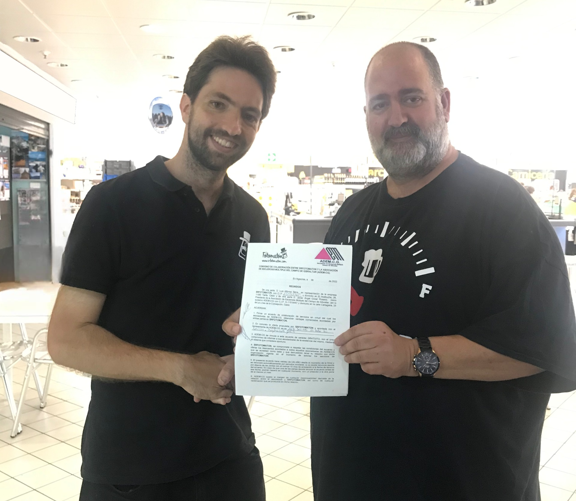 #COMARCA LA ASOCIACIÓN DE ESCLEROSIS MÚLTIPLE DEL CAMPO DE GIBRALTAR (ADEM-CG) Y SR. FOTOMATÓN, SUSCRIBEN CONVENIO DE COLABORACIÓN.