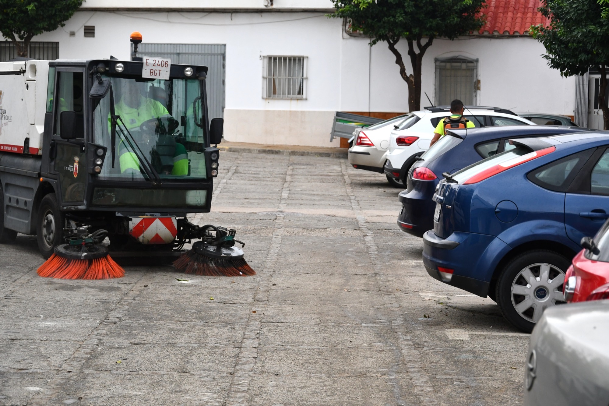 #SANROQUE Realizada una limpieza especial en las calles de Puente Mayorga
