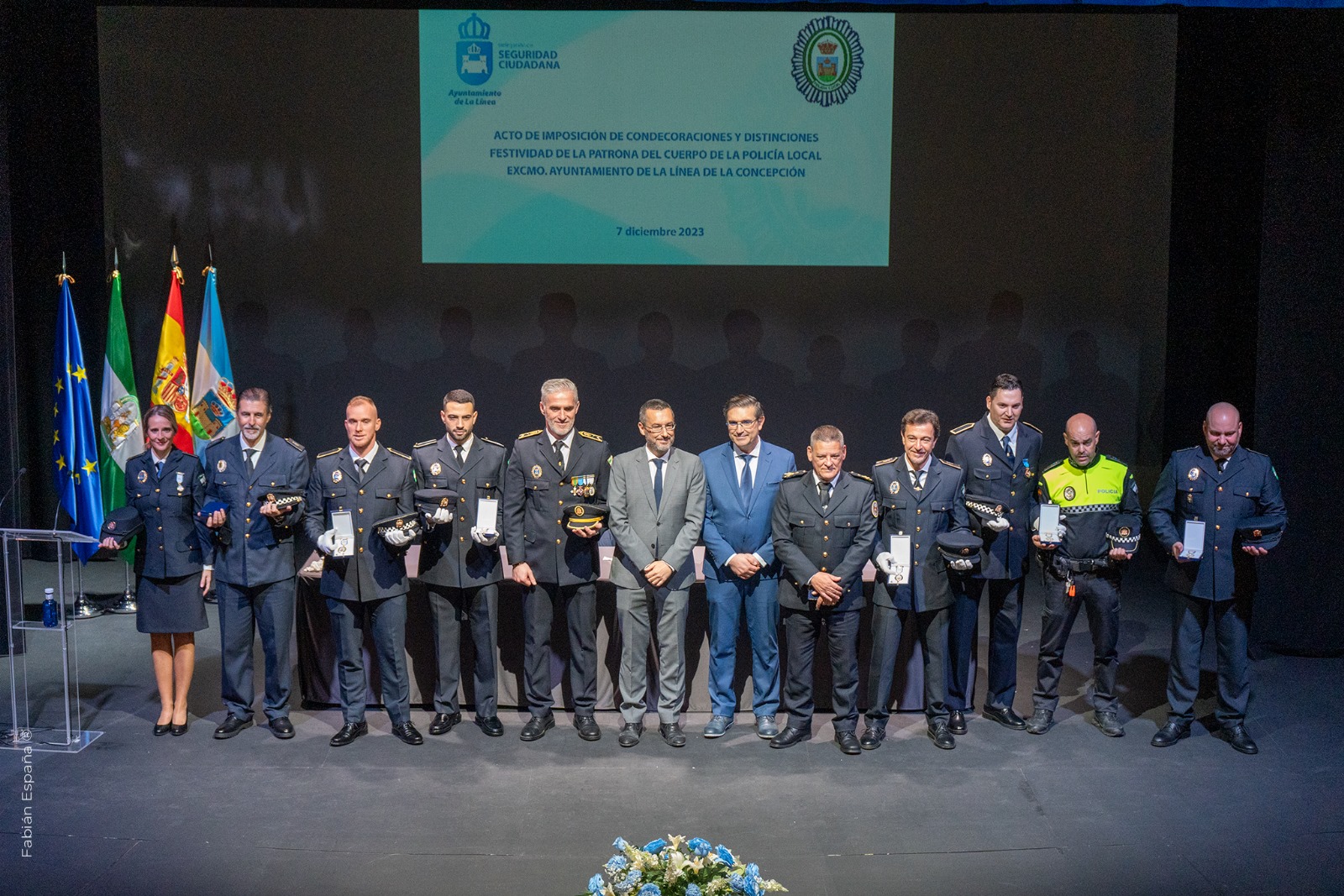 El Ayuntamiento distingue la labor de agentes de la Policía Local con motivo de la celebración de la festividad de su Patrona