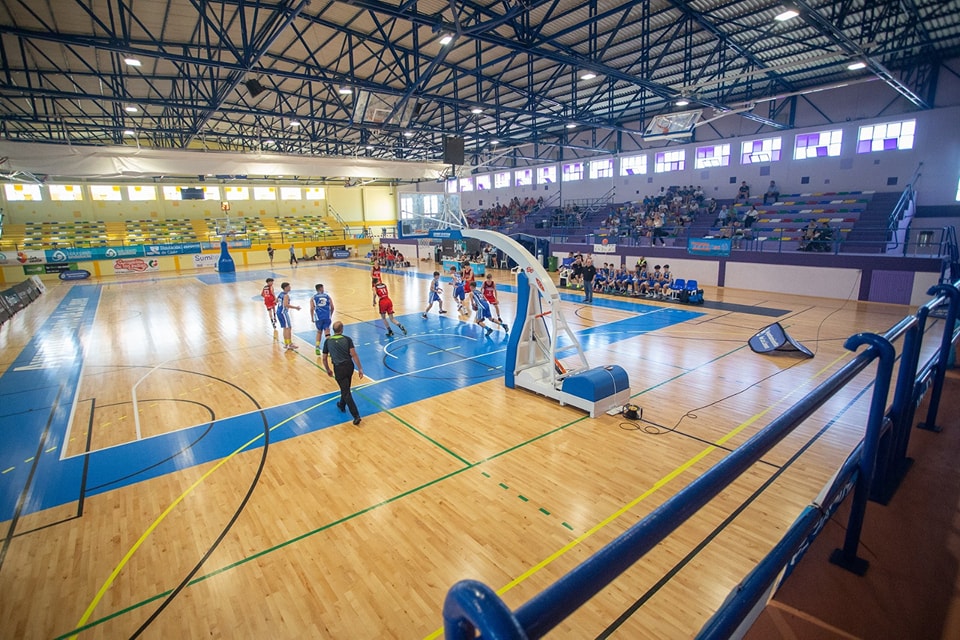 Más de 400 estudiantes de doce centros educativos participan en el programa de a Oferta Educativa “Escuela de Baloncesto”