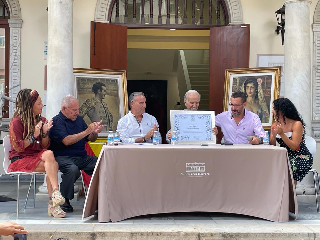 El alcalde manifiesta su pésame por el fallecimiento del torero linense Carlos Corbacho