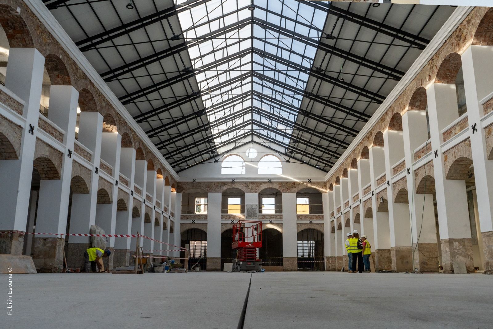 Formalizado el contrato de adecuación de las instalaciones interiores del Mercado de La Concepción