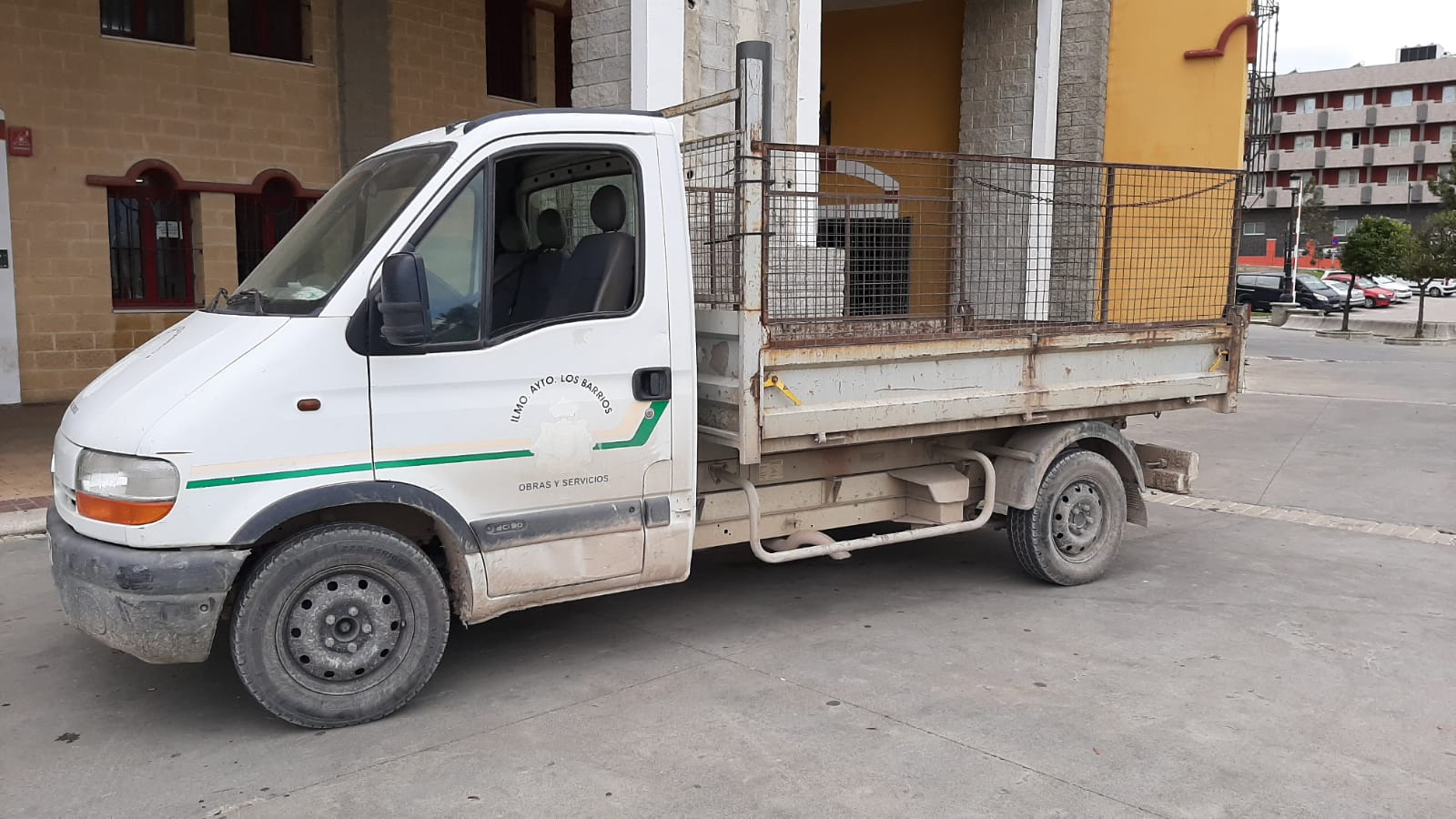 #LOSBARRIOS Gómez denuncia el vandalismo que han sufrido de madrugada tres camiones de Obras y Servicios