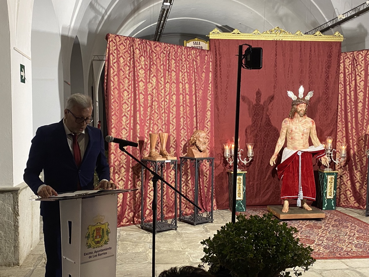 #LOSBARRIOS Inaugurada la exposición de la obra imaginera de Bernardo Martínez en el Pósito