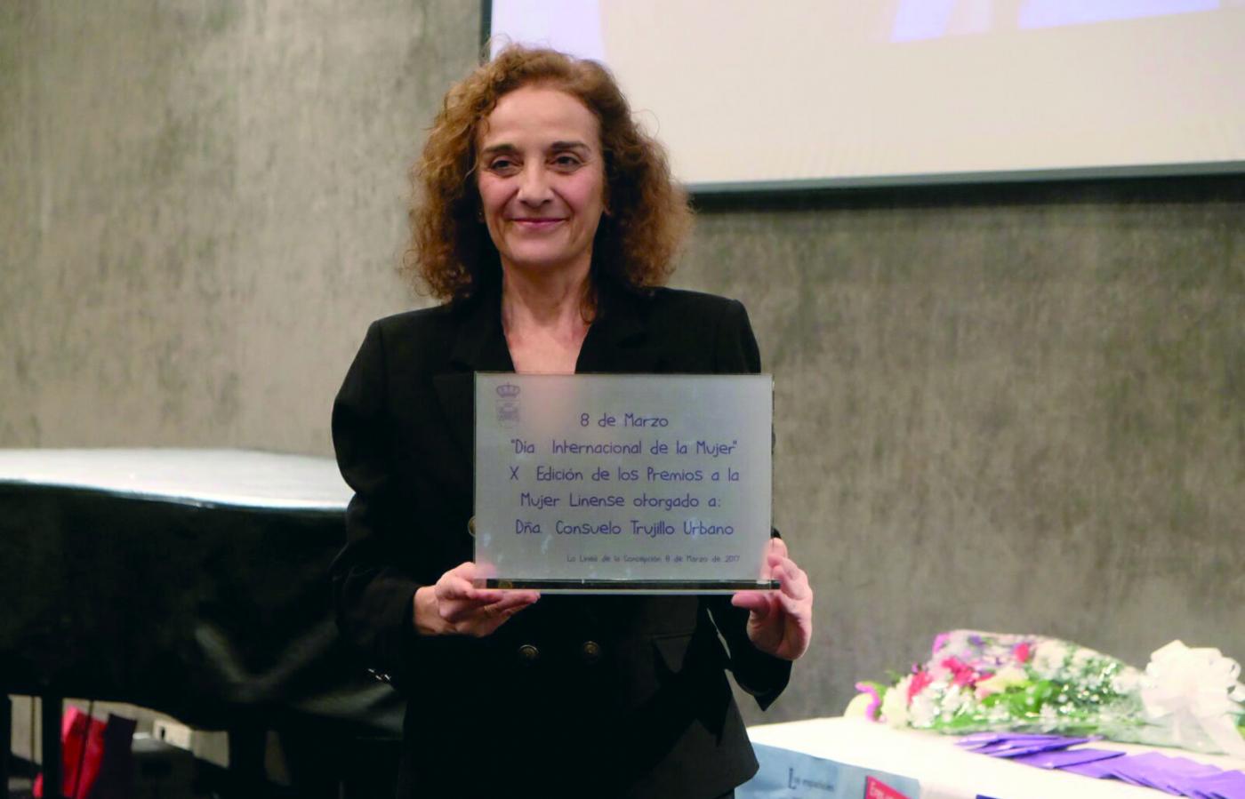 #LALÍNEA El alcalde y la concejal de Cultura felicitan a Consuelo Trujillo