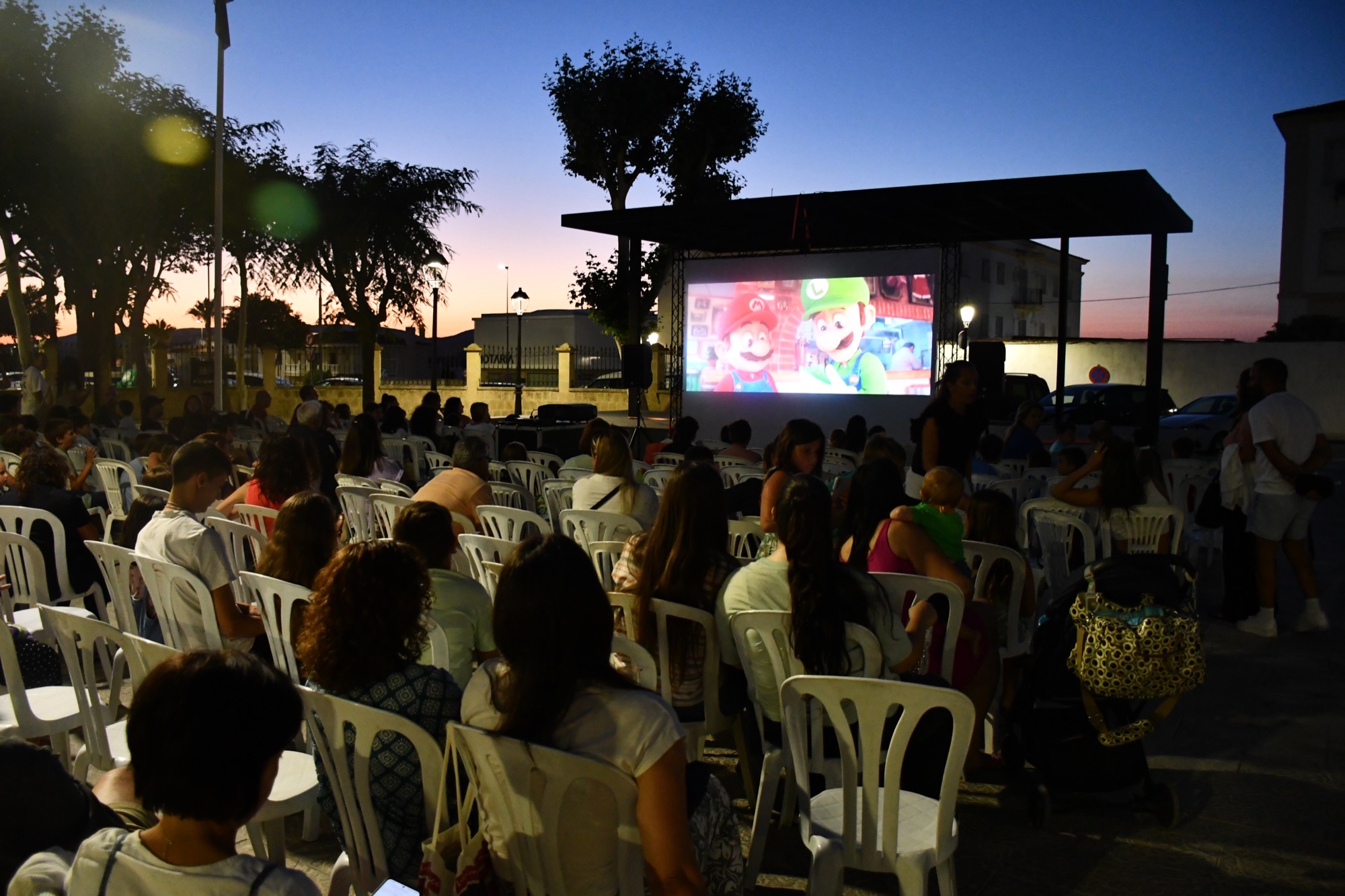 Numeroso público en la Alameda para disfrutar del primer día de Cine de Verano 2024
