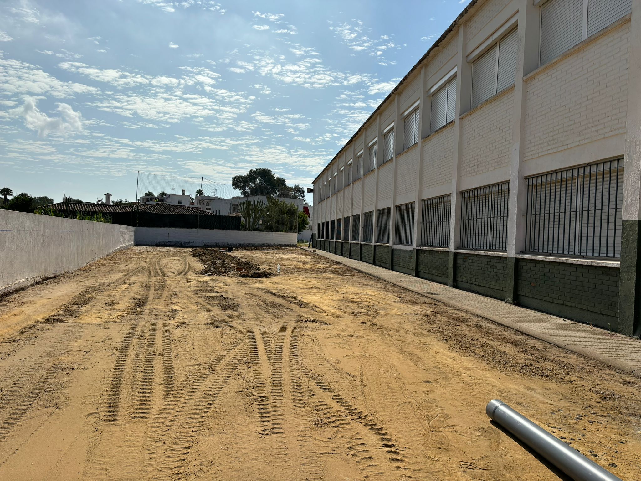 El Ayuntamiento acomete los trabajos de mejora del patio en el CEIP ‘Ntra. Sra. de Guadalupe