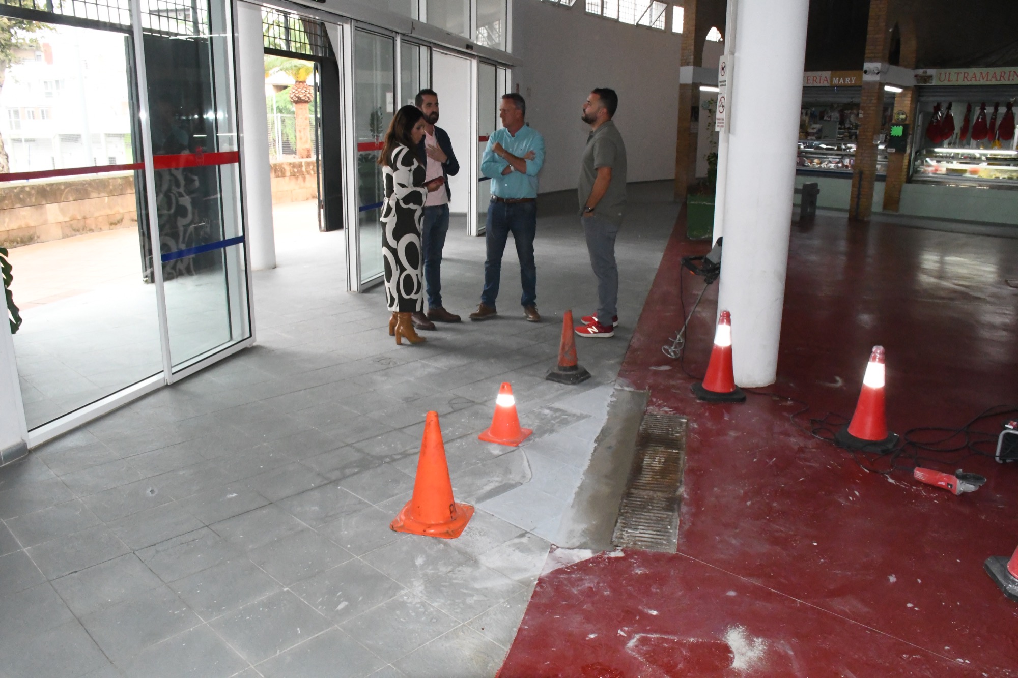El Ayuntamiento de San Roque reparará el suelo interior del Mercado Diego Ponce