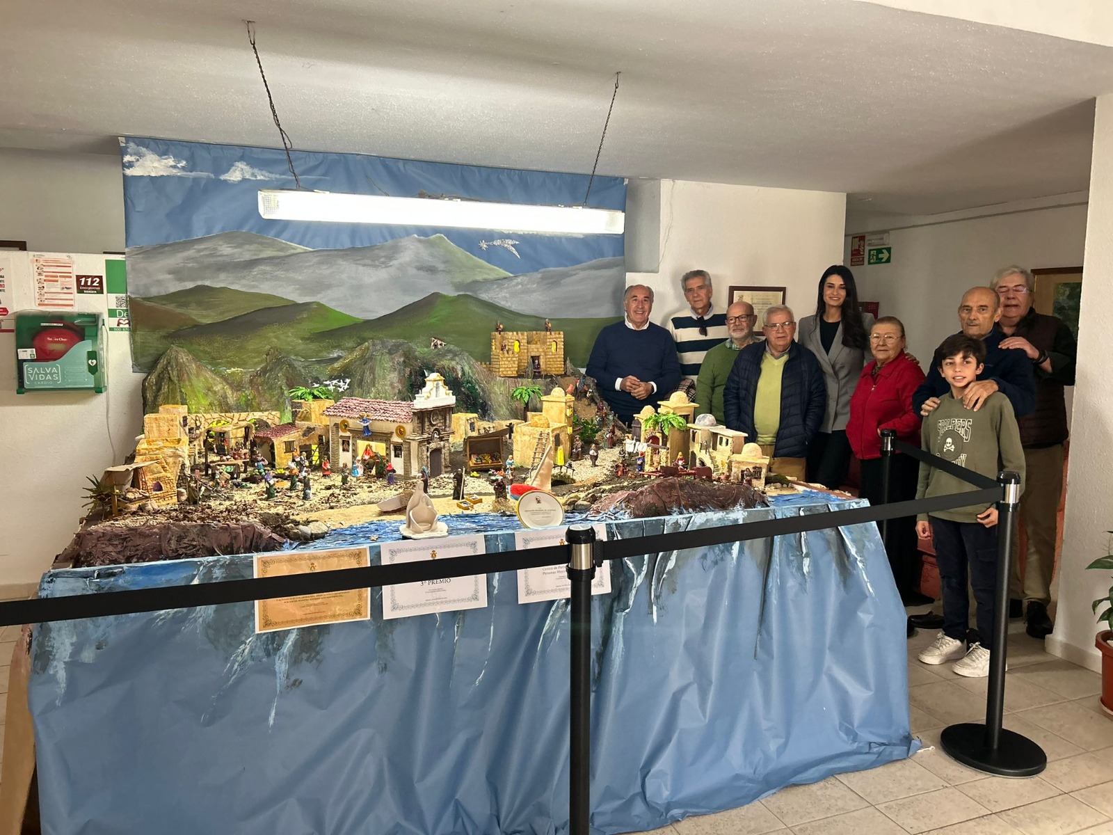El alcalde de Algeciras visita el Belén de Centro de Mayores de San José Artesano