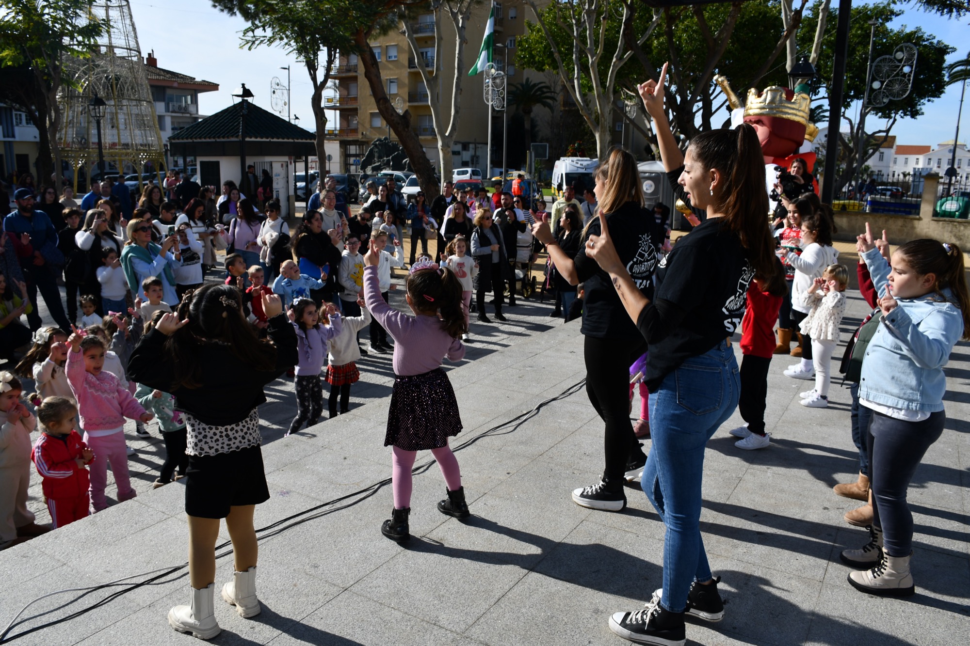 Cientos de pequeños disfrutan de la Fiesta Infantil de Reyes en la Alameda Alfonso XI