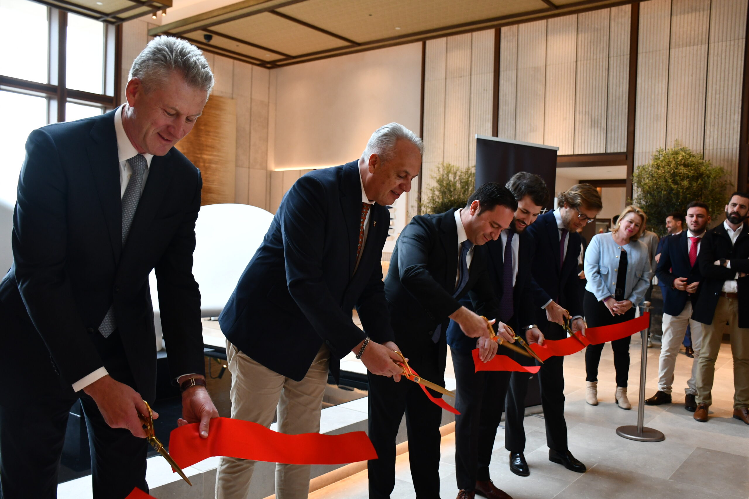 El alcalde de San Roque, en la inauguración del Hotel Fairmont La Hacienda