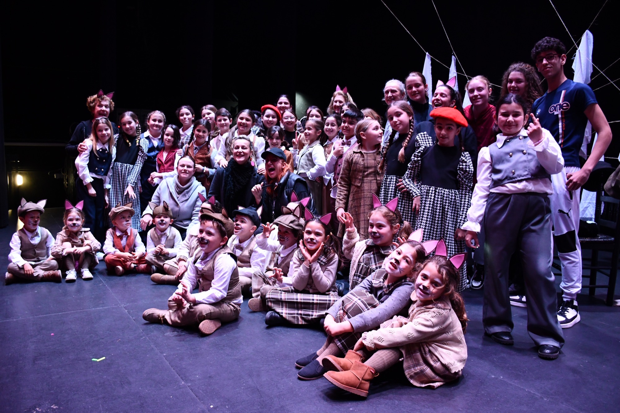 Los más pequeños de la escuela de teatro triunfan con “Emilia y los detectives”
