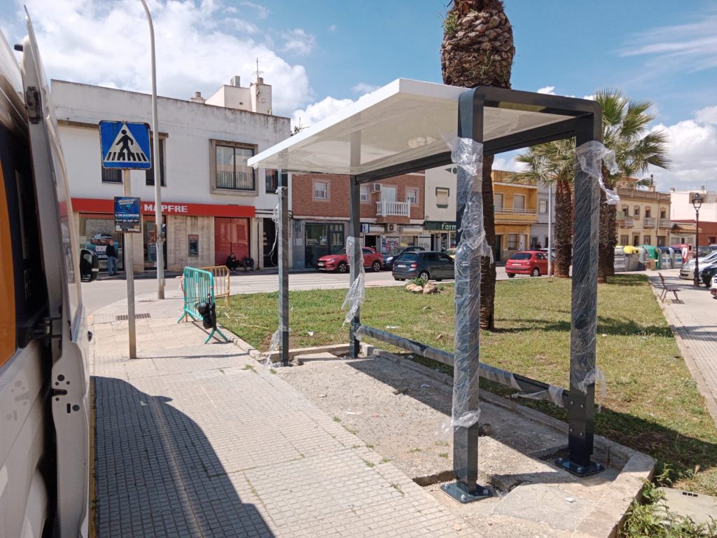 Paradas de bus con energía solar: La Línea suma diez marquesinas nuevas