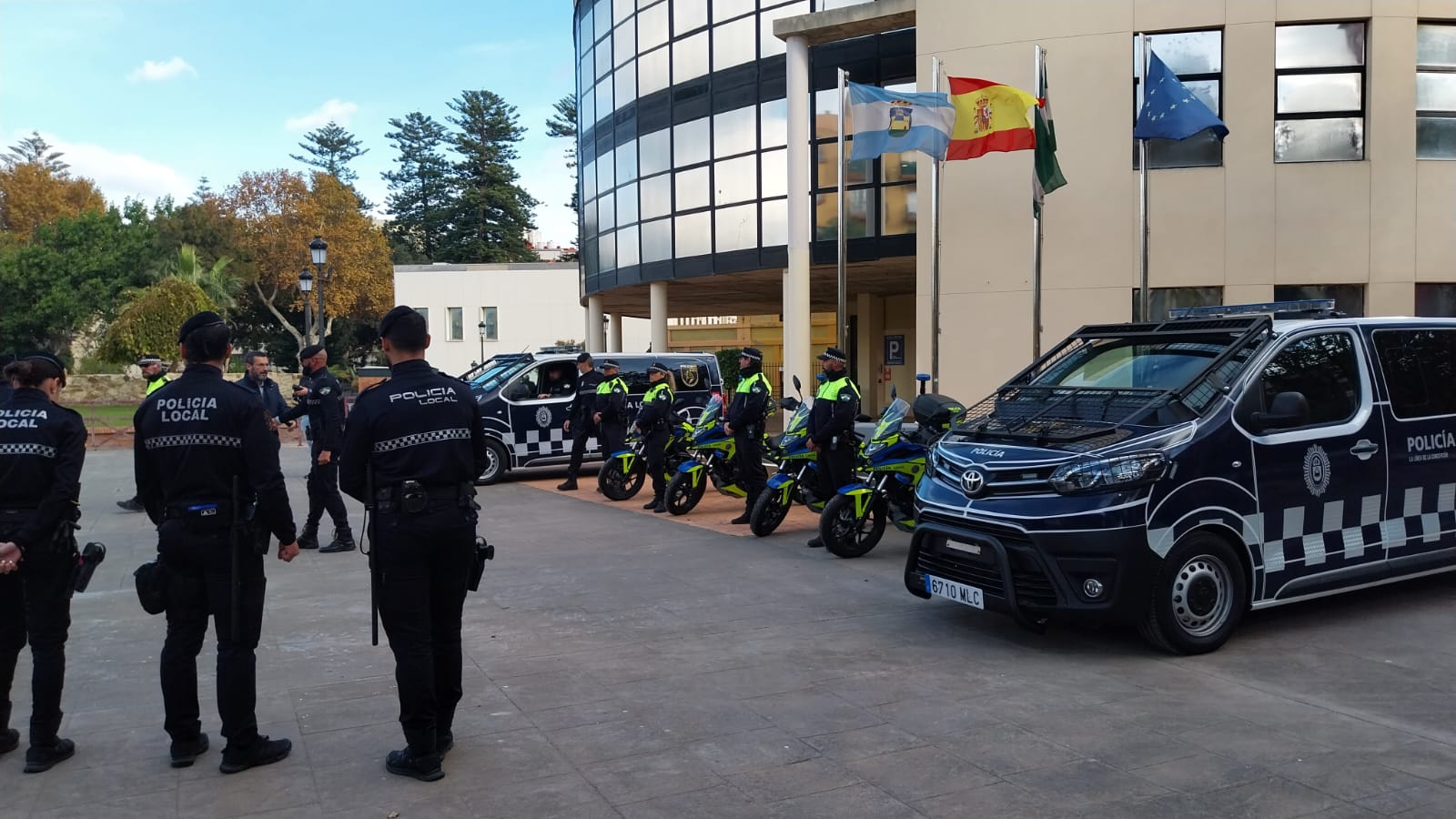 Diez nuevos polis listos para patrullar La Línea
