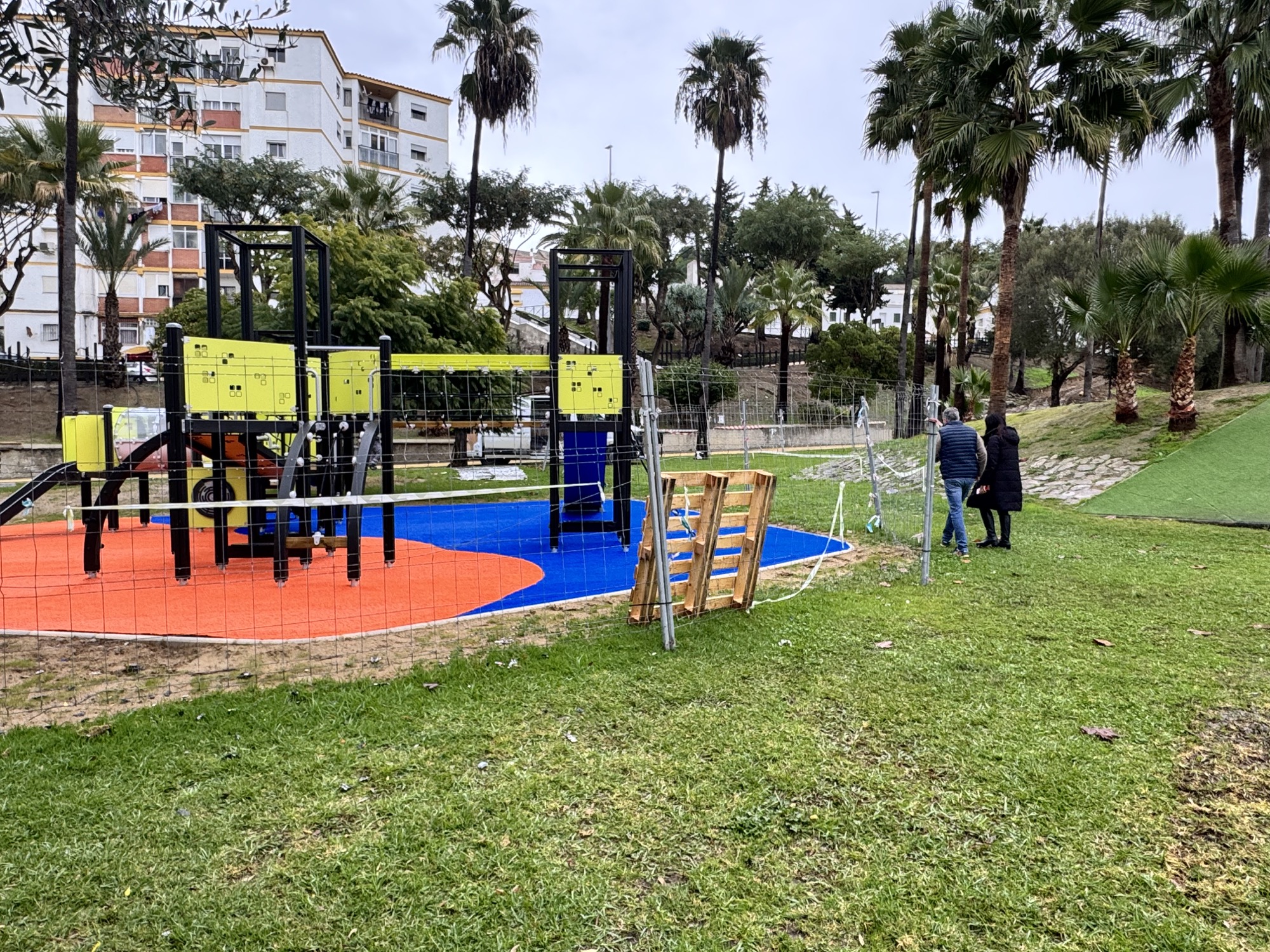Doble actuación de mejoras en el parque del Toril en San Roque