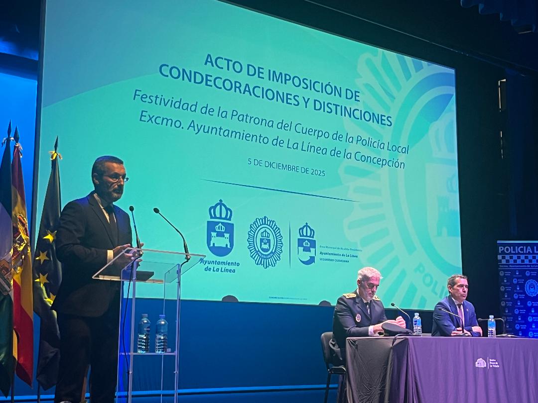 La Línea arropa a su Policía Local en un homenaje lleno de emoción