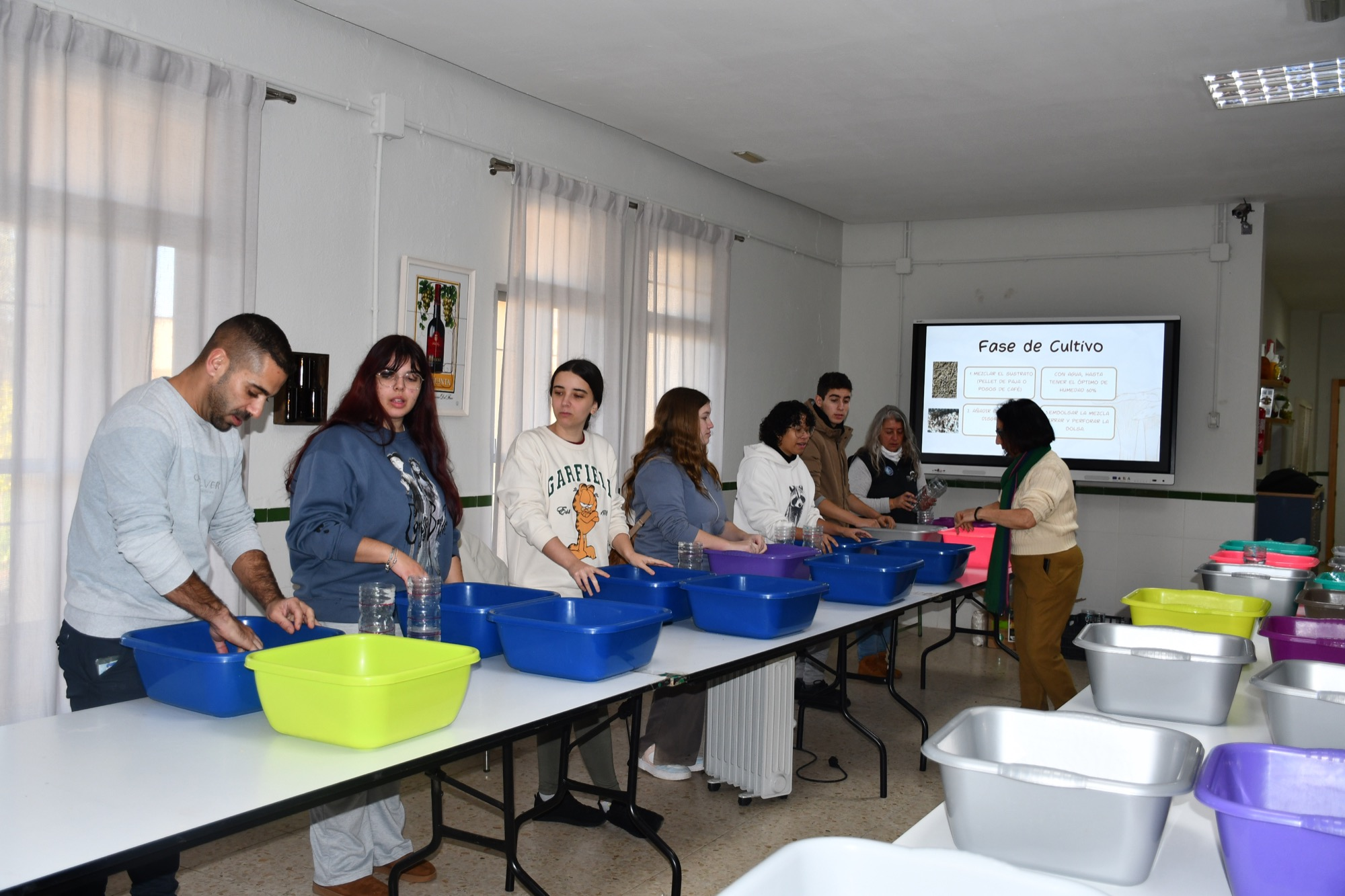 Taller de Cultivo de Setas en la Escuela de Hostelería de San Roque