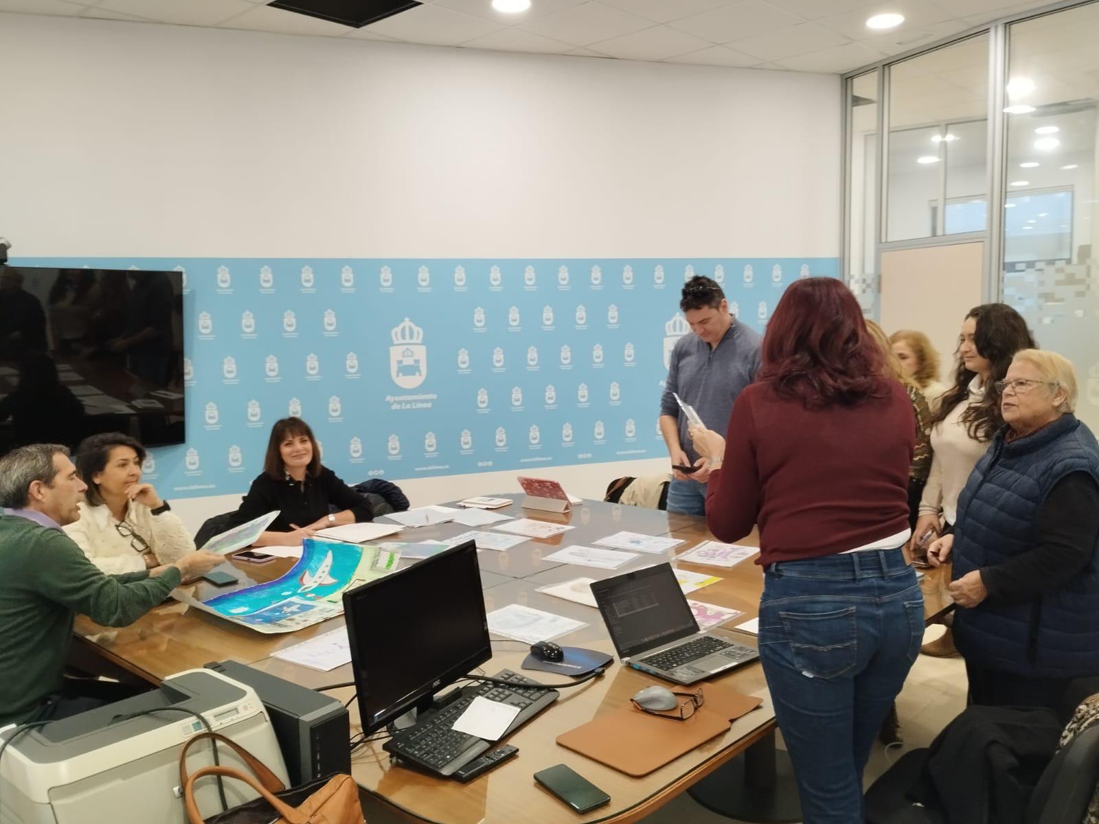 Una policía y un instituto arrasan en los Premios a la Mujer Linense